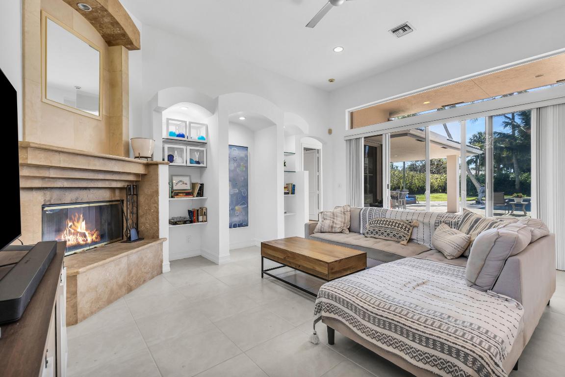 2375 Rabbit Hollowe Circle