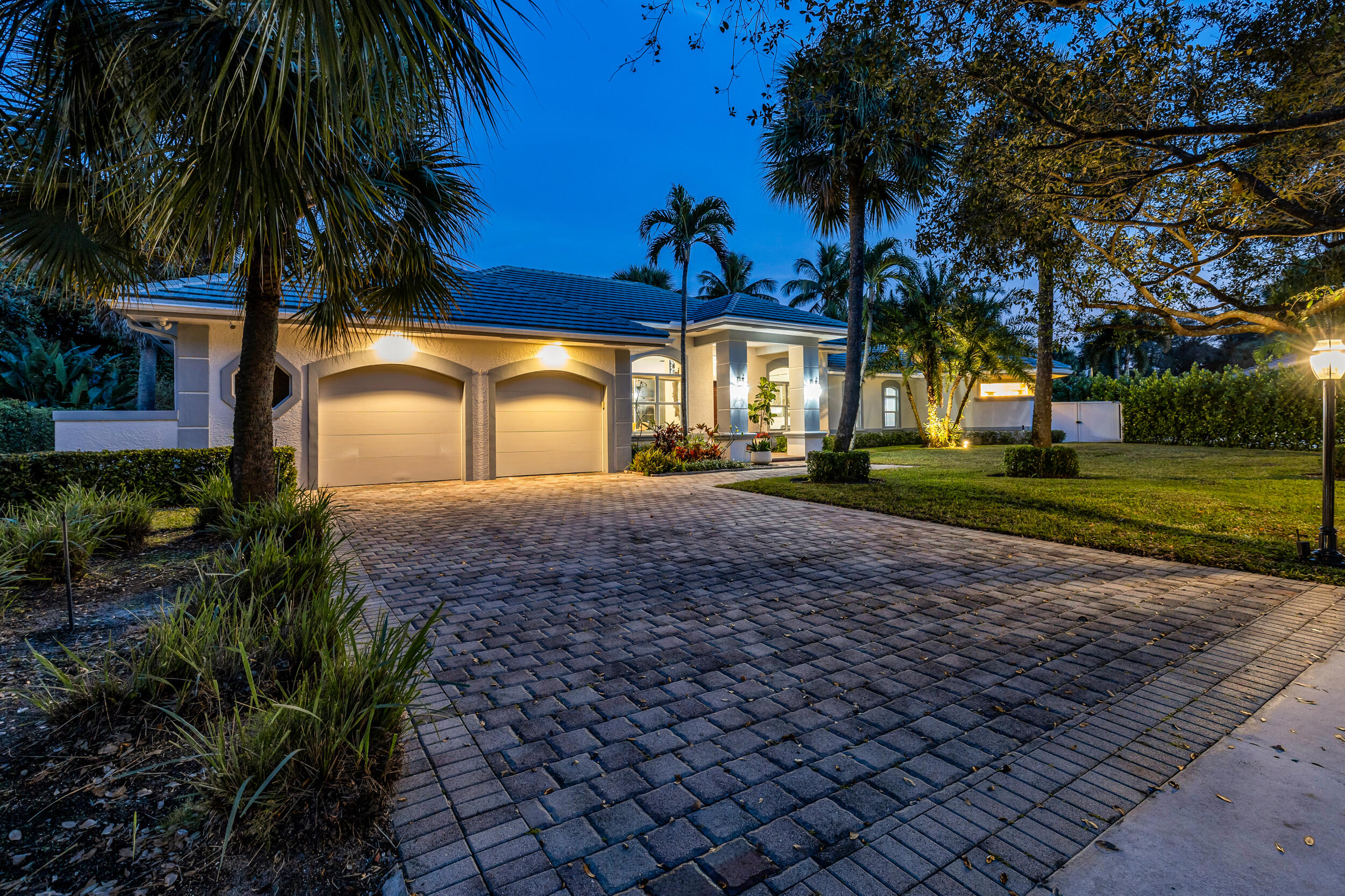 2375 Rabbit Hollowe Circle