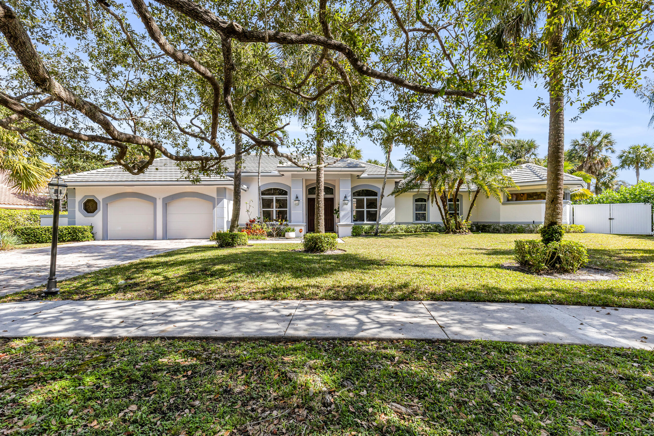 2375 Rabbit Hollowe Circle