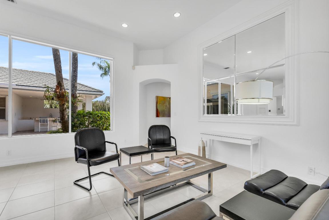 2375 Rabbit Hollowe Circle