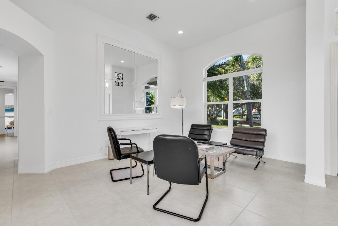 2375 Rabbit Hollowe Circle