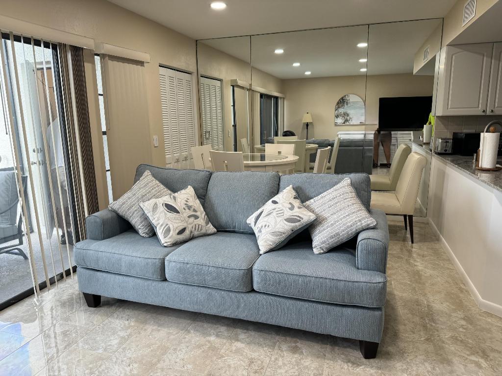 1605 S Us Highway 1 V4-101