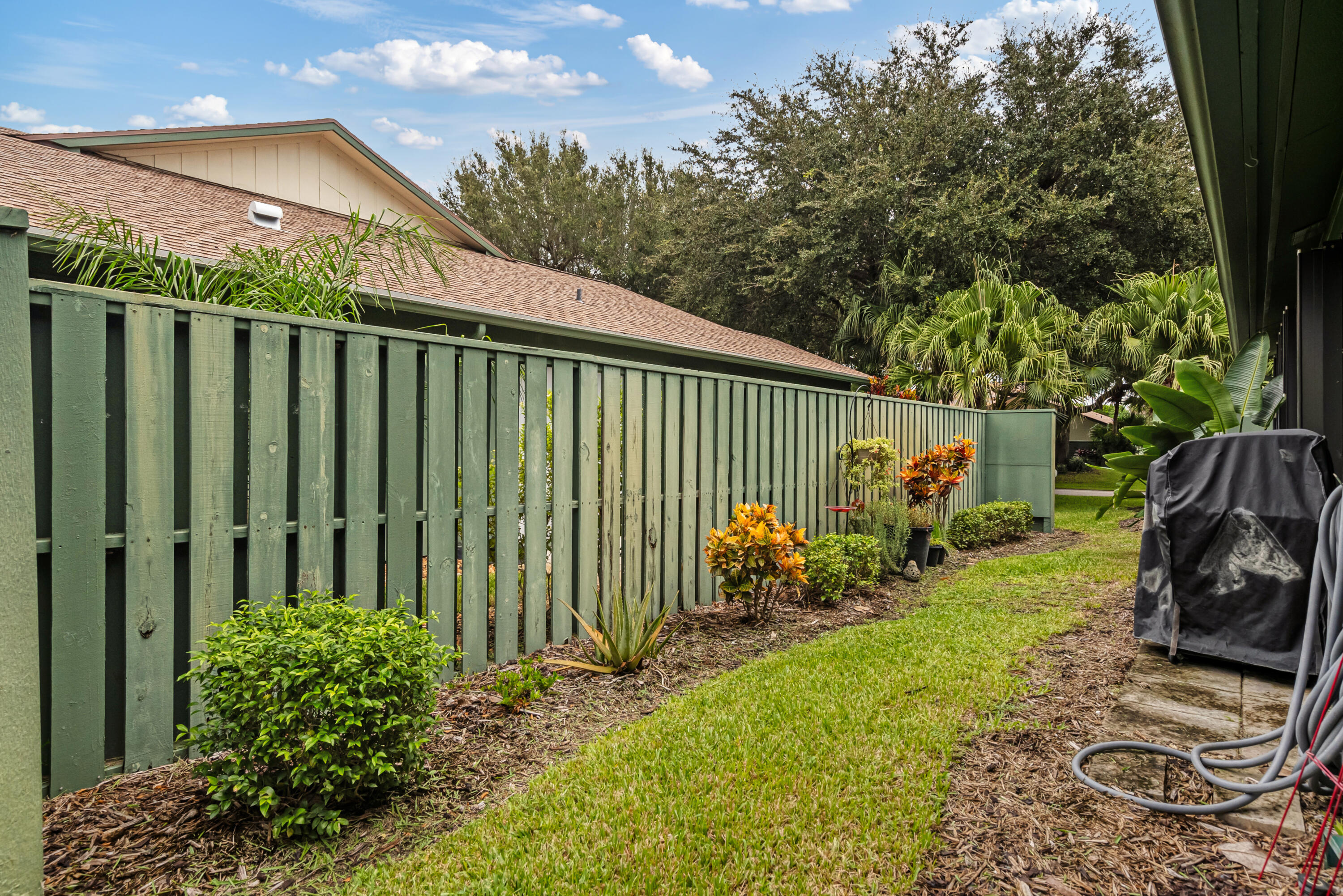 6825 SE Bunker Hill Drive