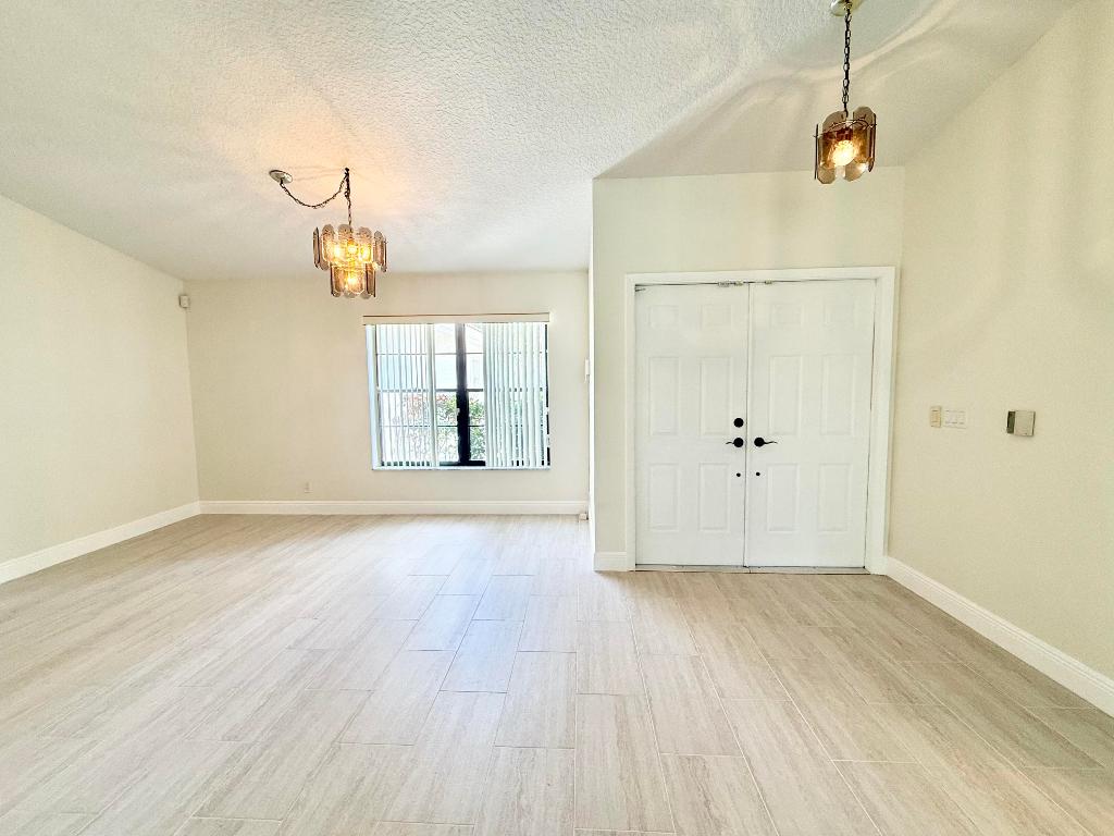 8686 Eagle Run Drive