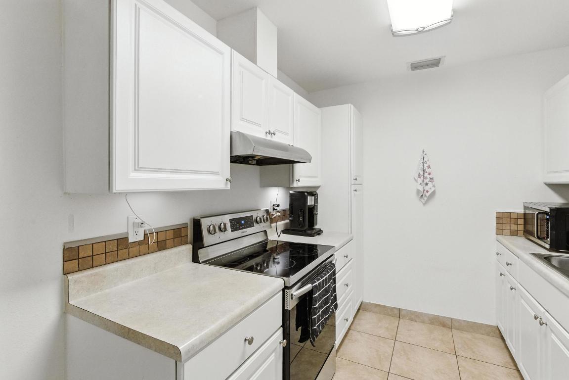 1902 Palmland Drive 3