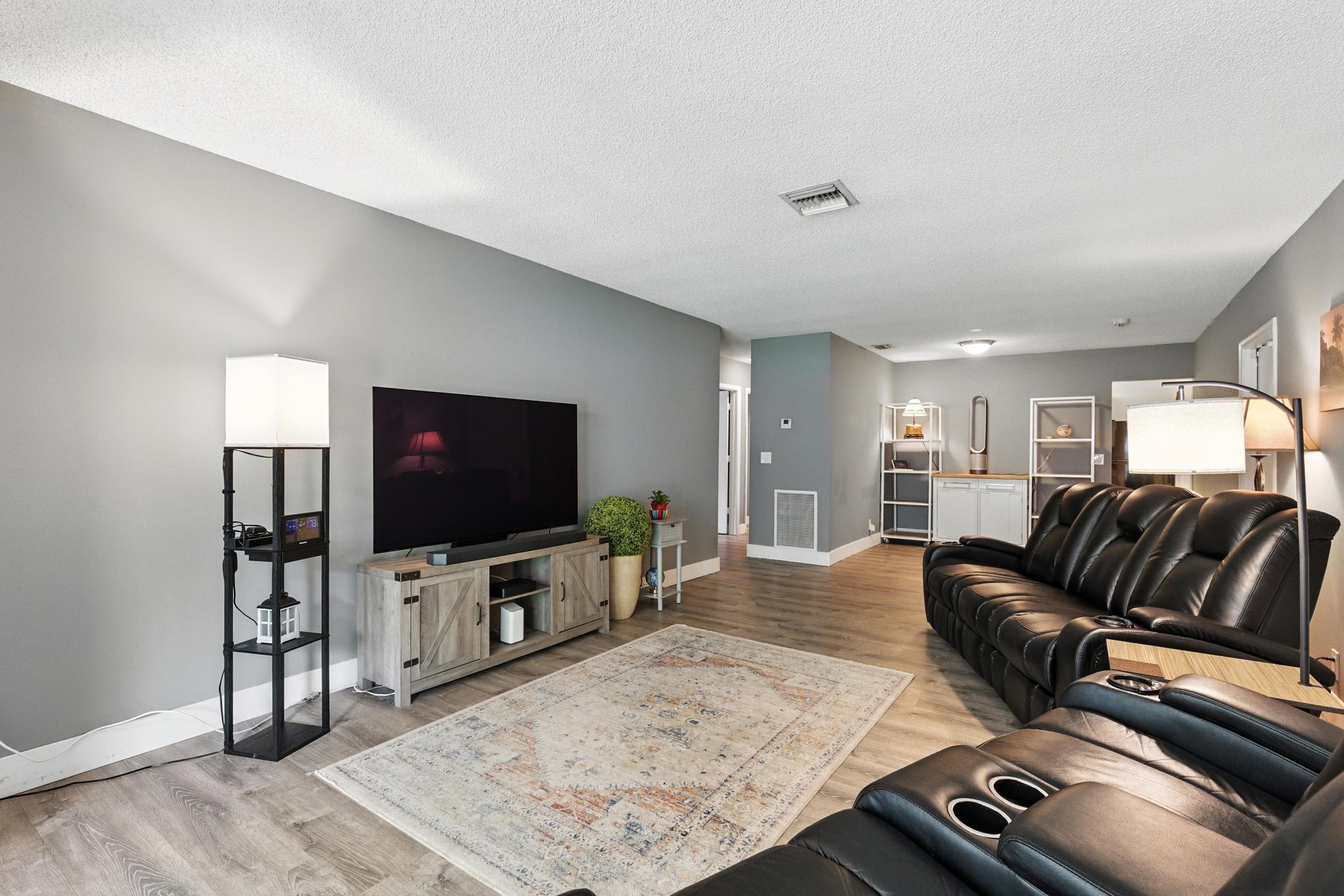 1902 Palmland Drive 3