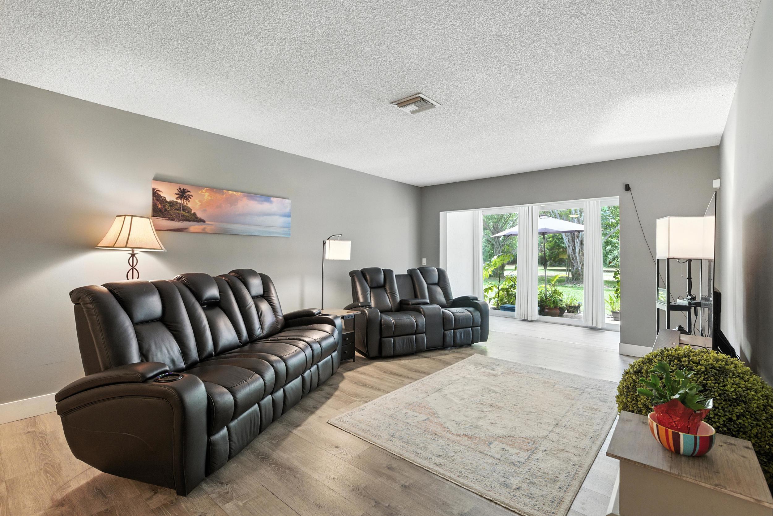 1902 Palmland Drive 3