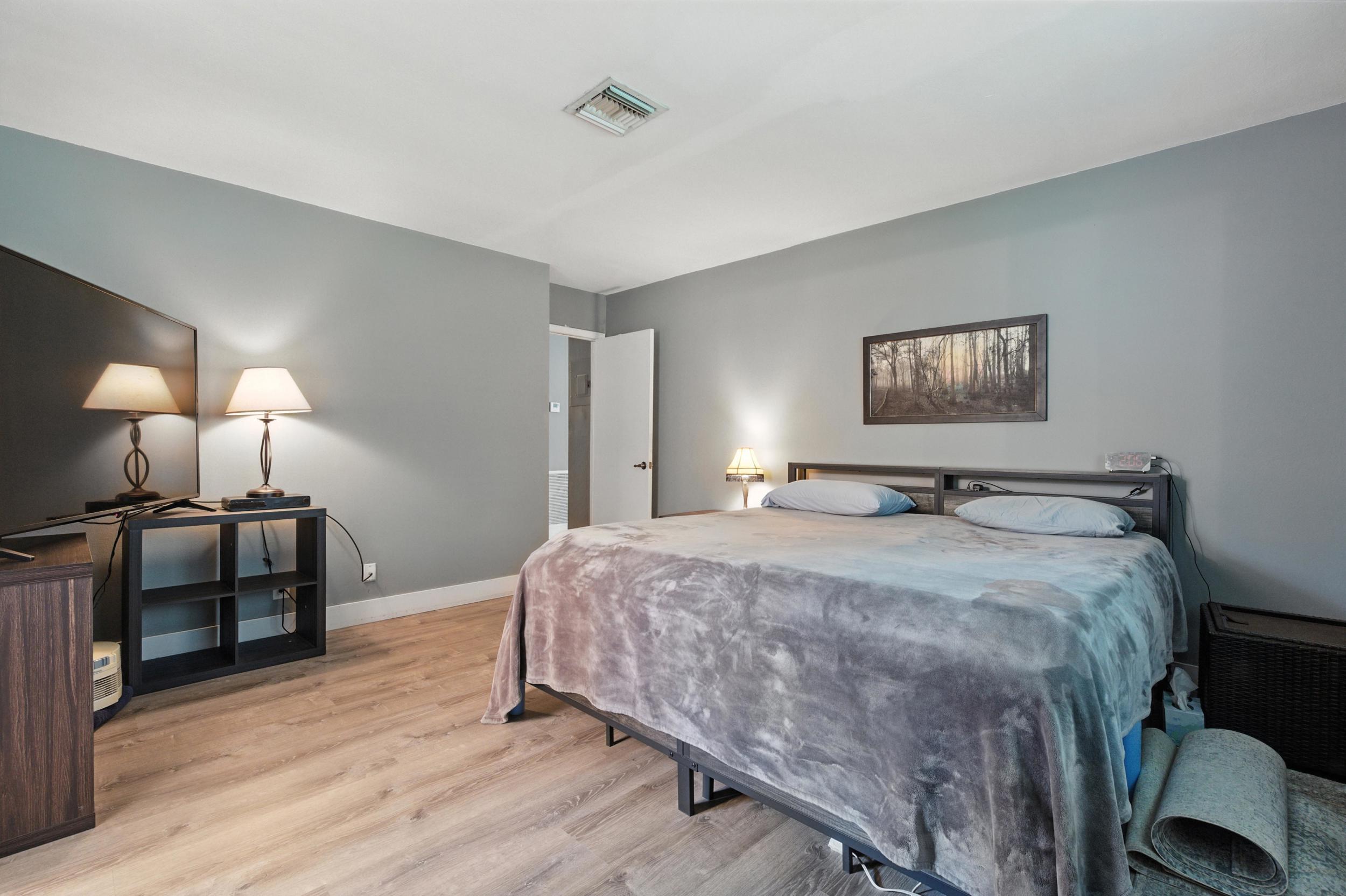 1902 Palmland Drive 3