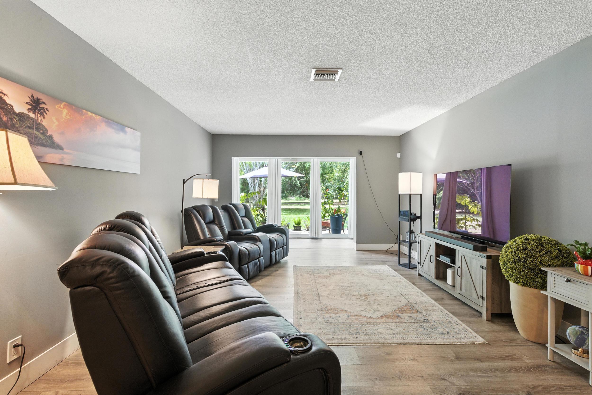 1902 Palmland Drive 3