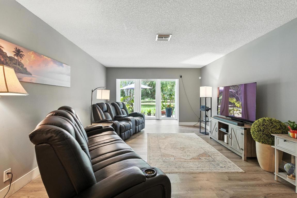 1902 Palmland Drive 3