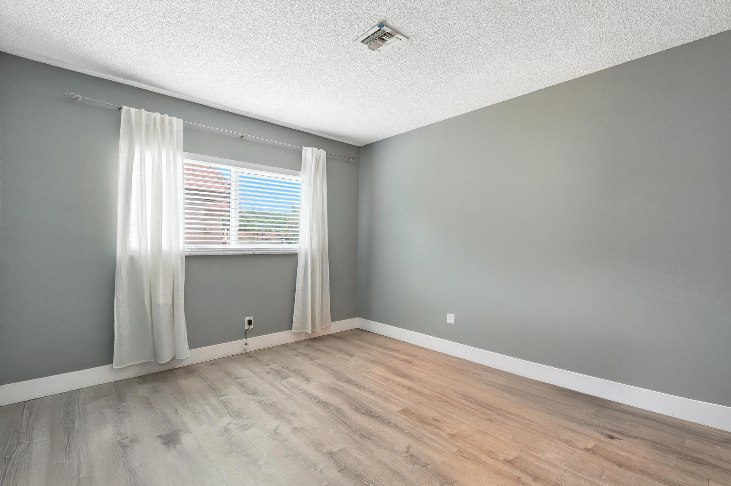 1902 Palmland Drive 3