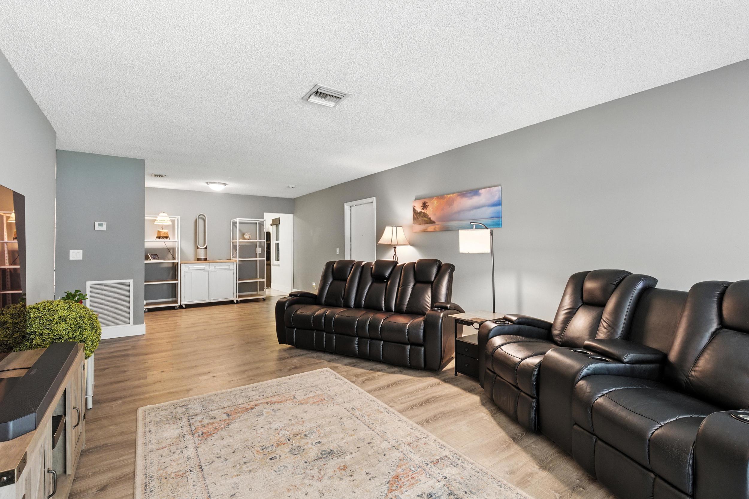 1902 Palmland Drive 3