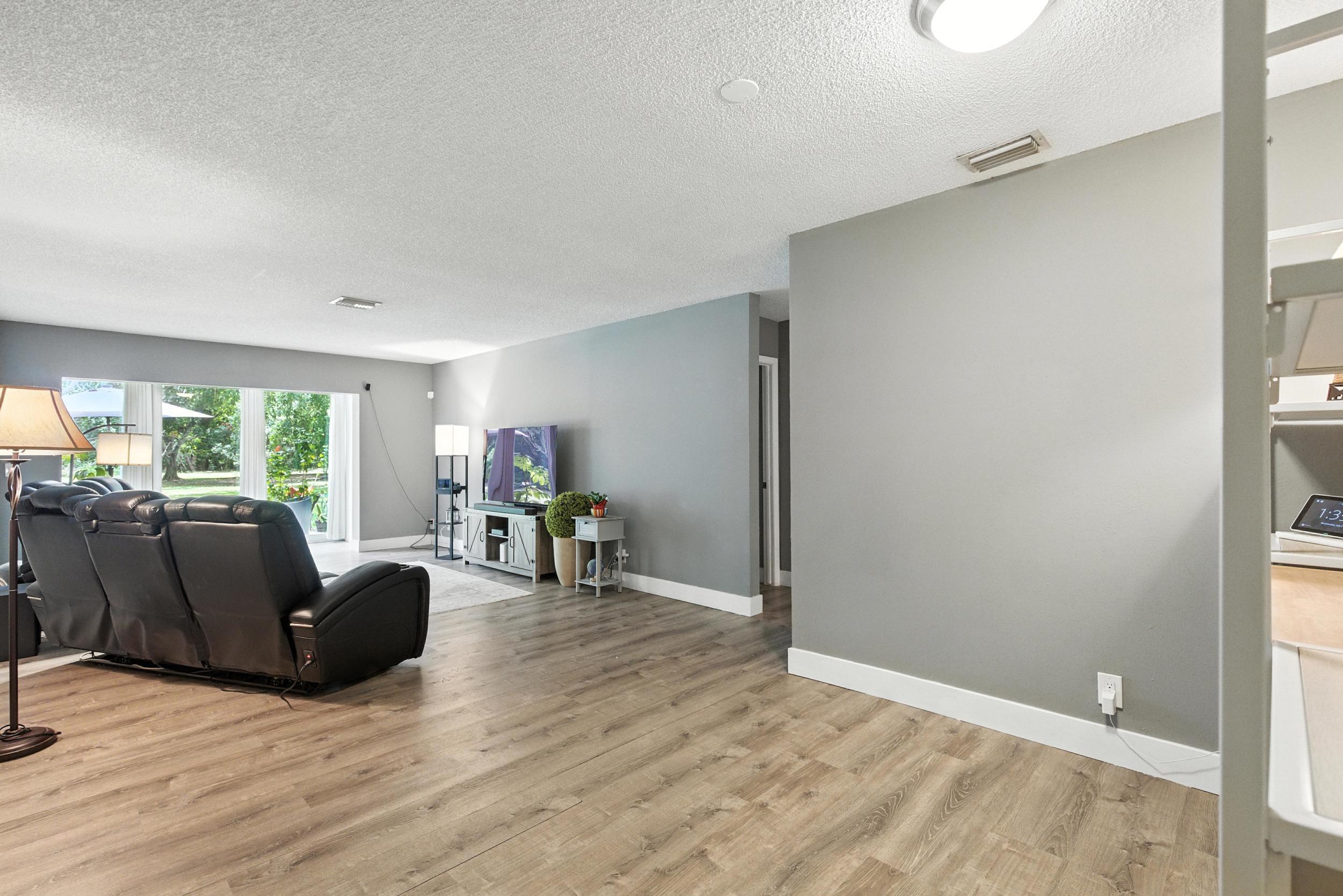 1902 Palmland Drive 3