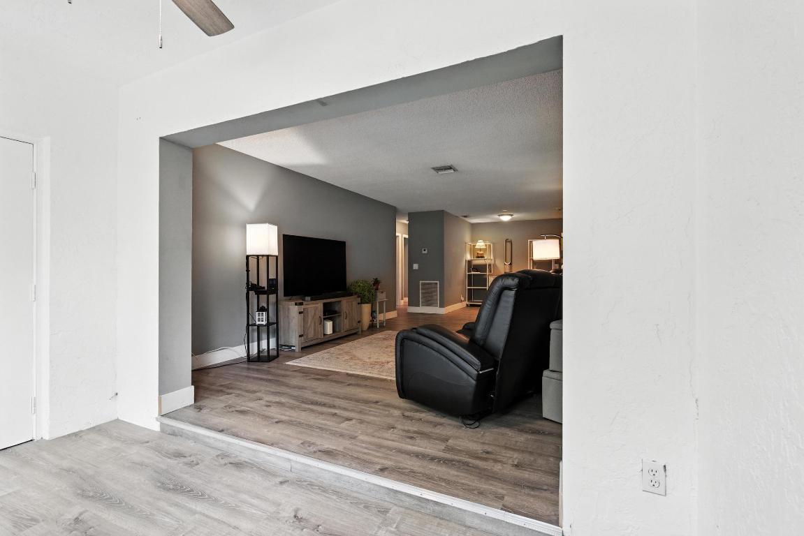 1902 Palmland Drive 3