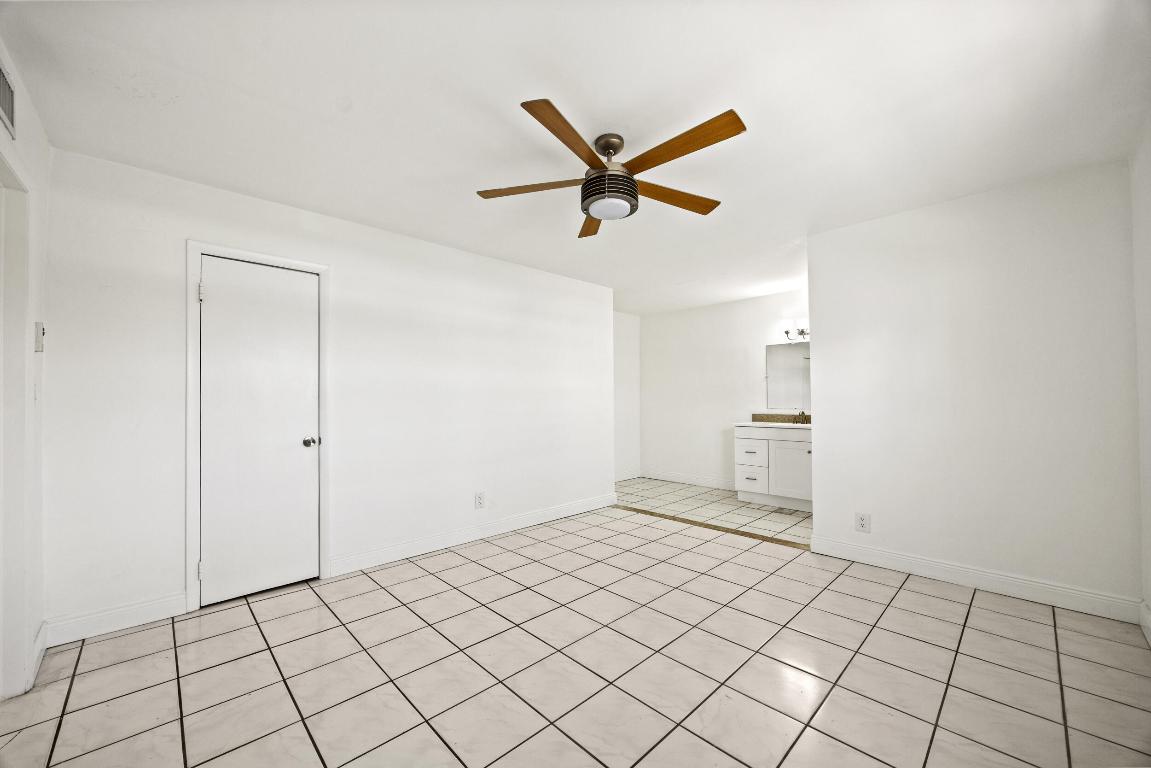 5050 Bayview Drive 9