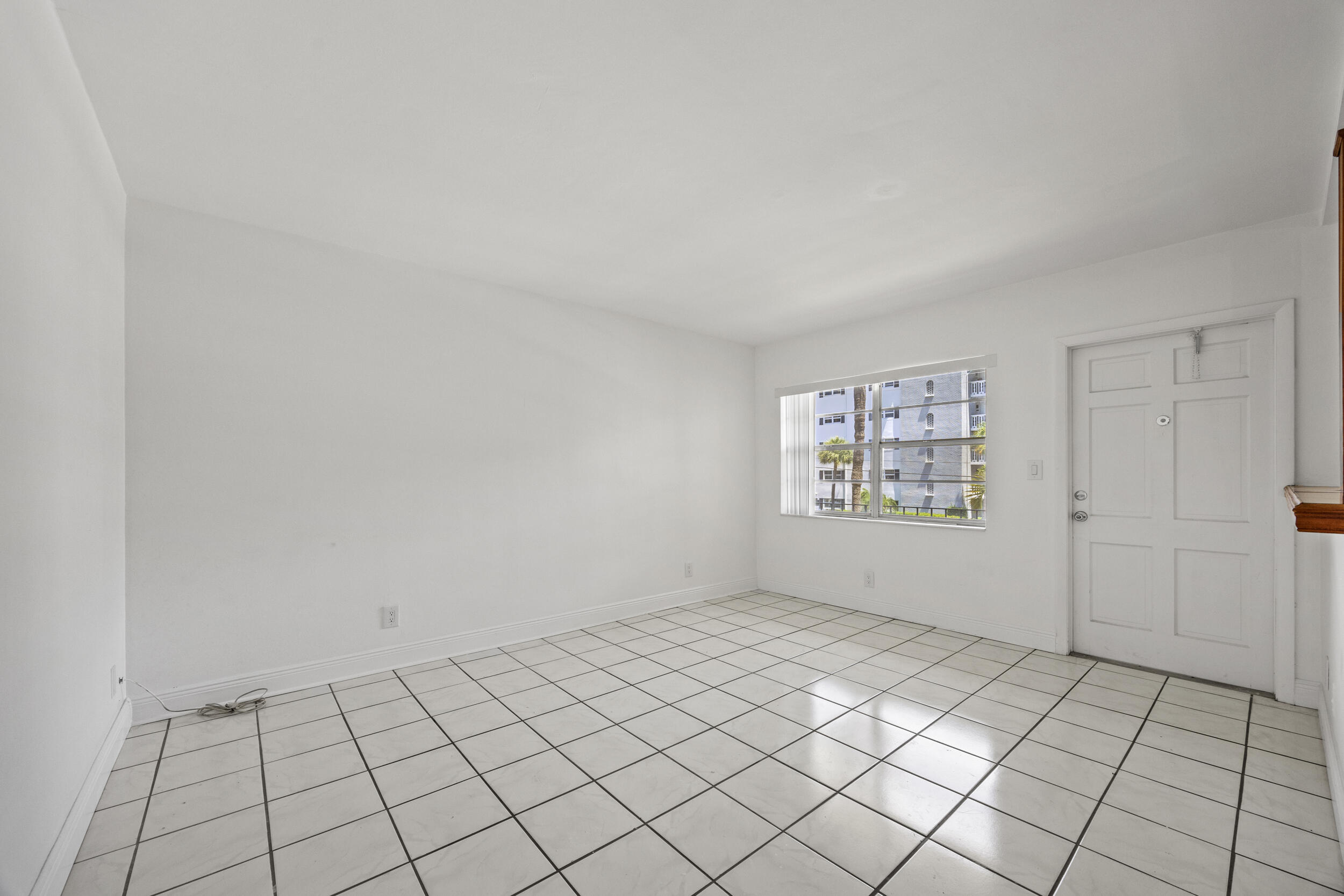 5050 Bayview Drive 9