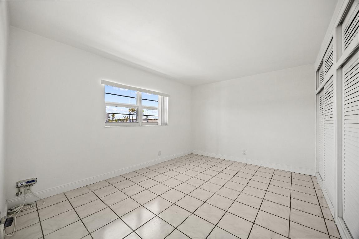 5050 Bayview Drive 9