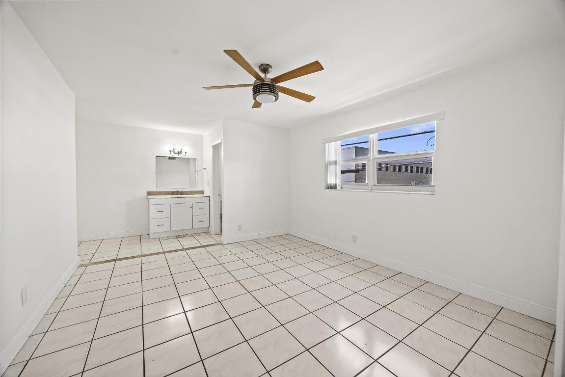 5050 Bayview Drive 9