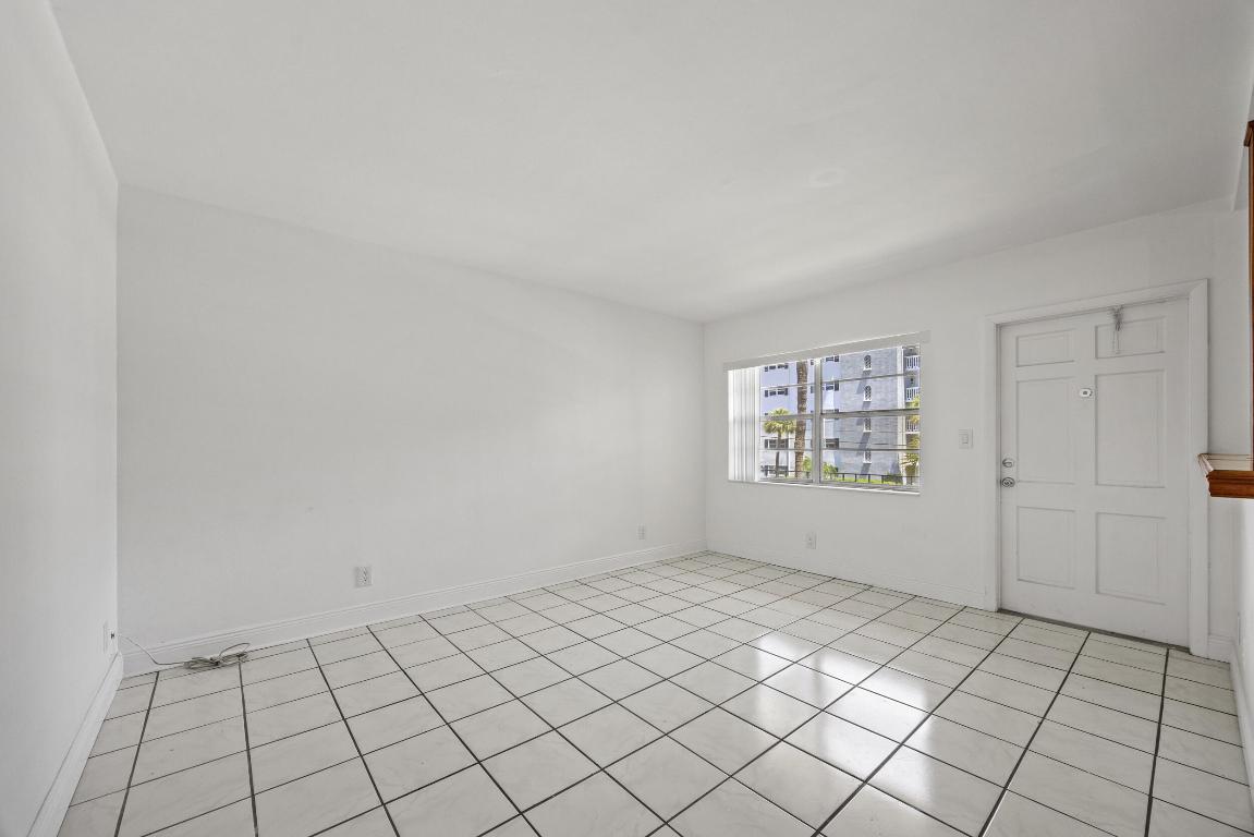 5050 Bayview Drive 9