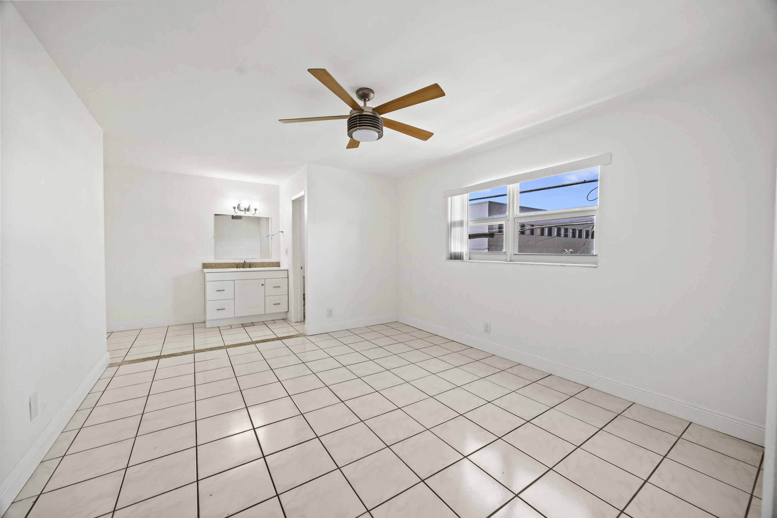 5050 Bayview Drive 9