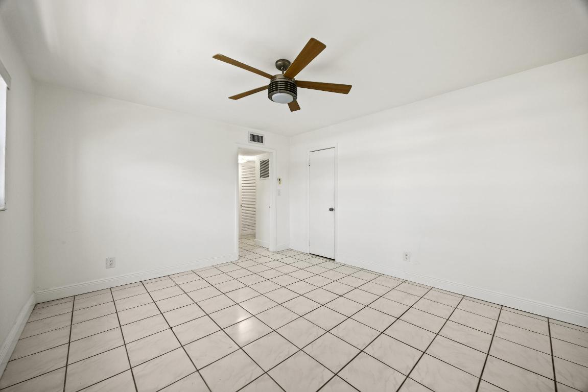 5050 Bayview Drive 9