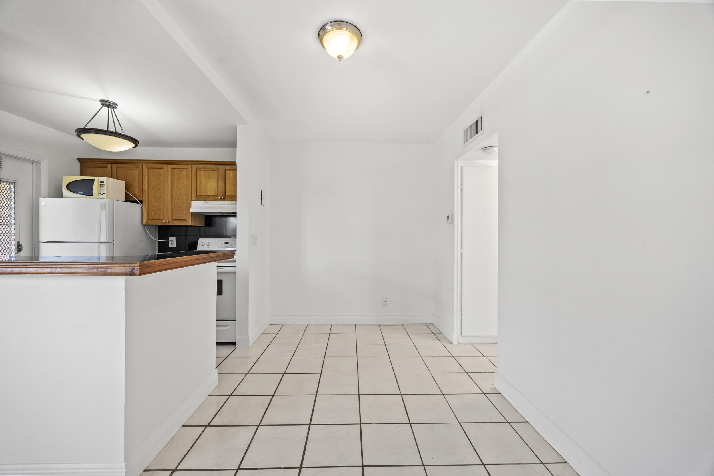 5050 Bayview Drive 9