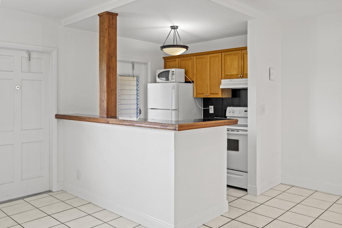 5050 Bayview Drive 9