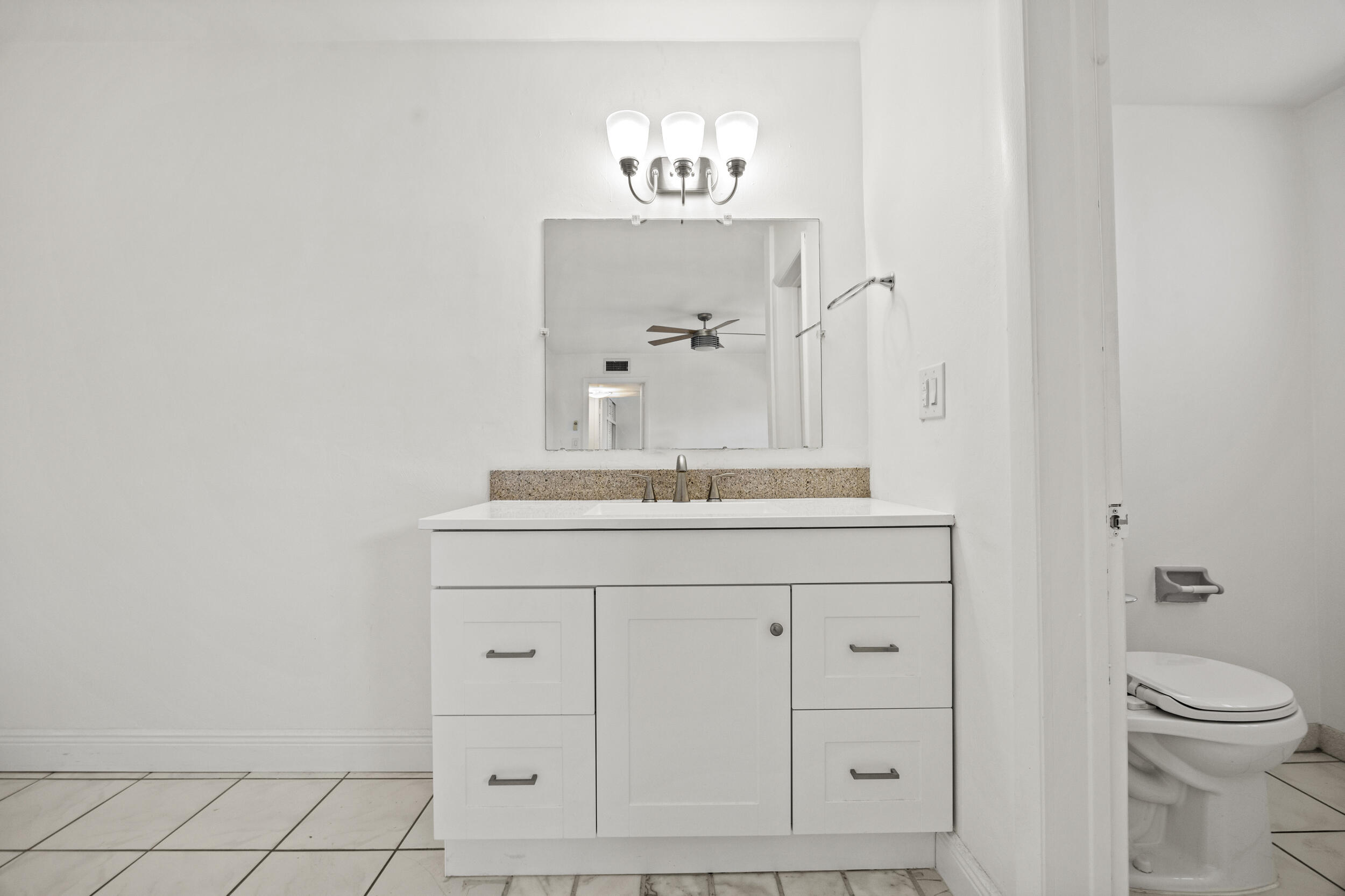 5050 Bayview Drive 9