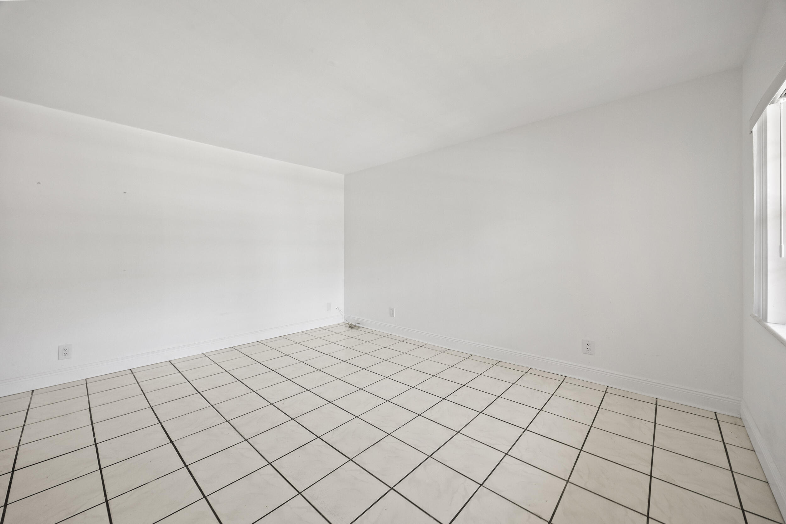 5050 Bayview Drive 9