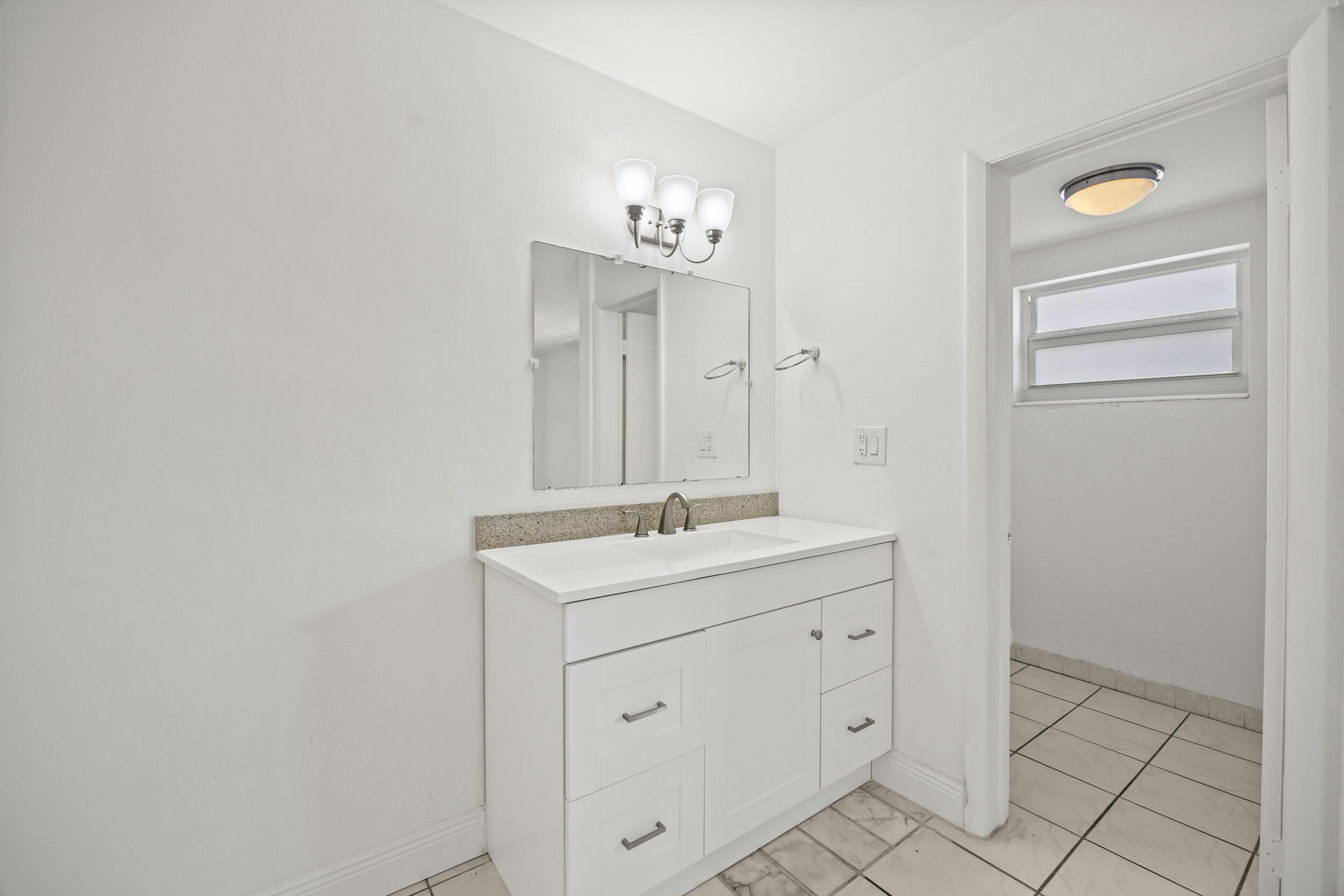 5050 Bayview Drive 9