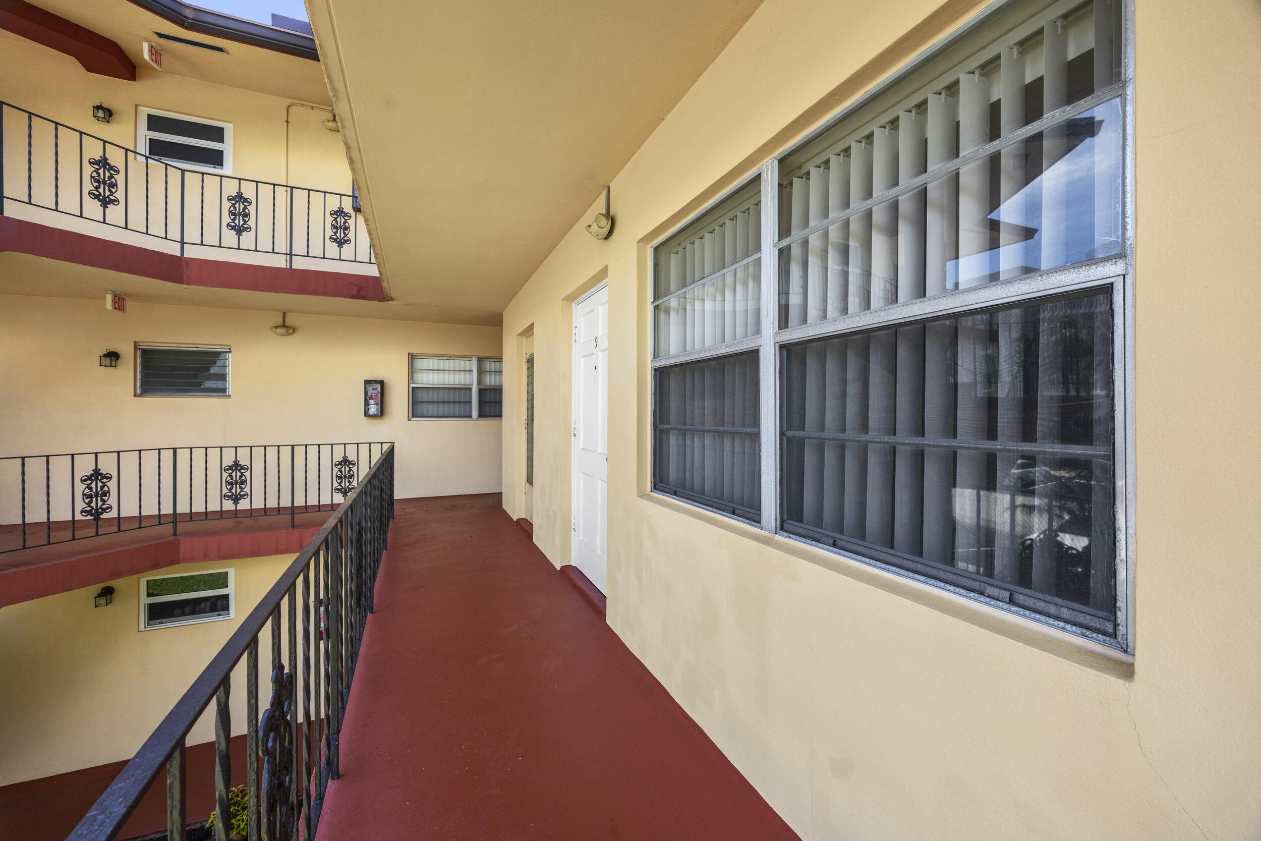 5050 Bayview Drive 9