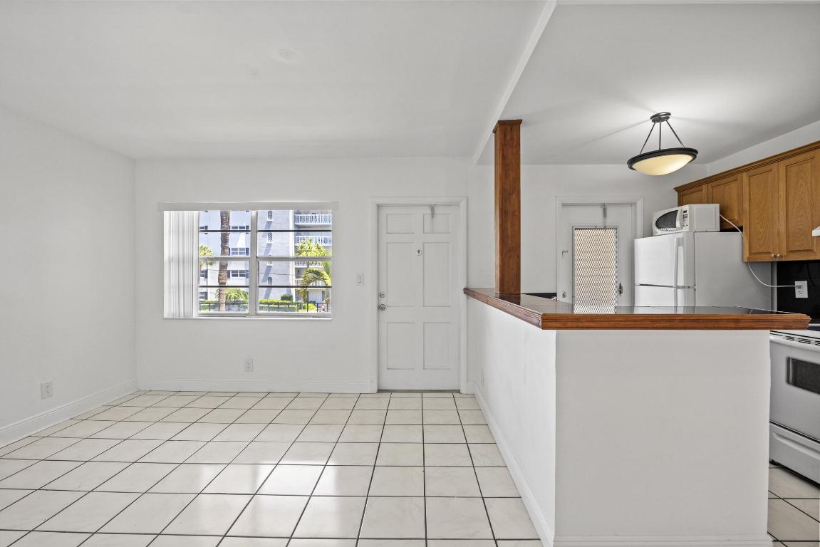 5050 Bayview Drive 9