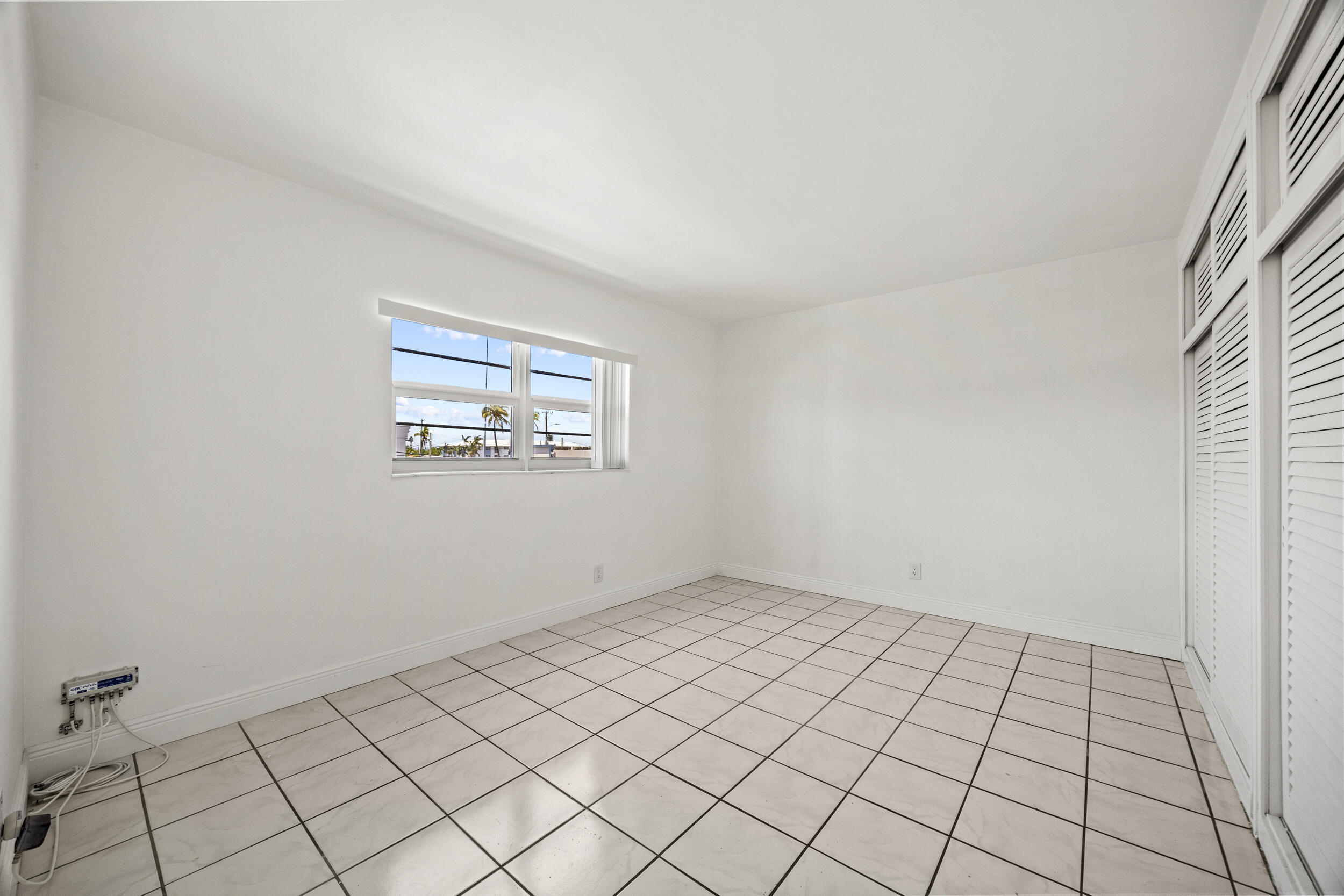 5050 Bayview Drive 9