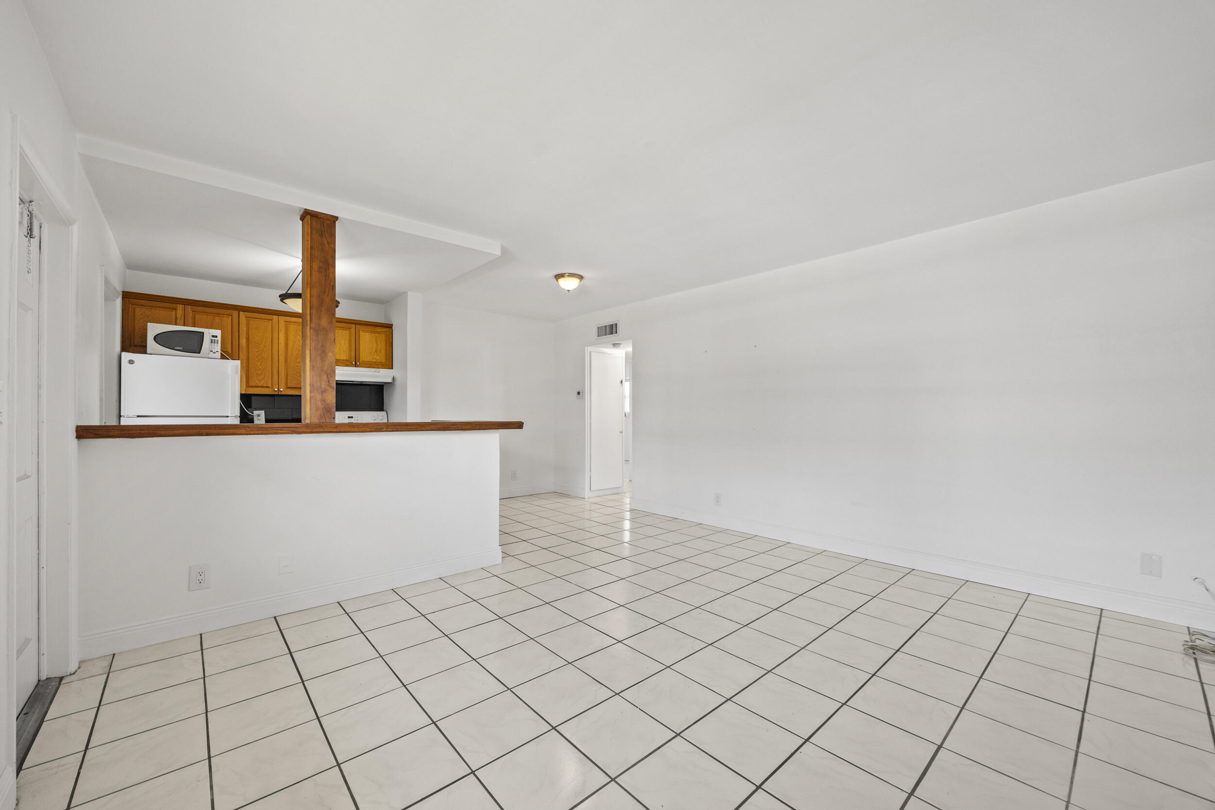 5050 Bayview Drive 9