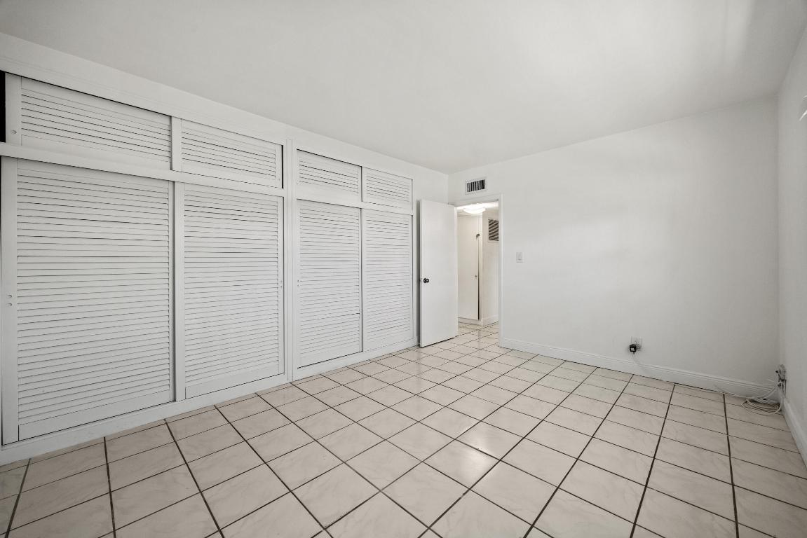 5050 Bayview Drive 9