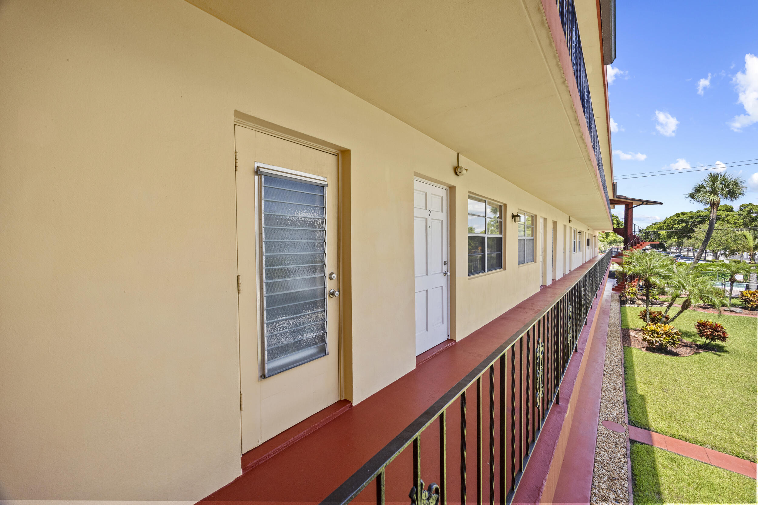 5050 Bayview Drive 9