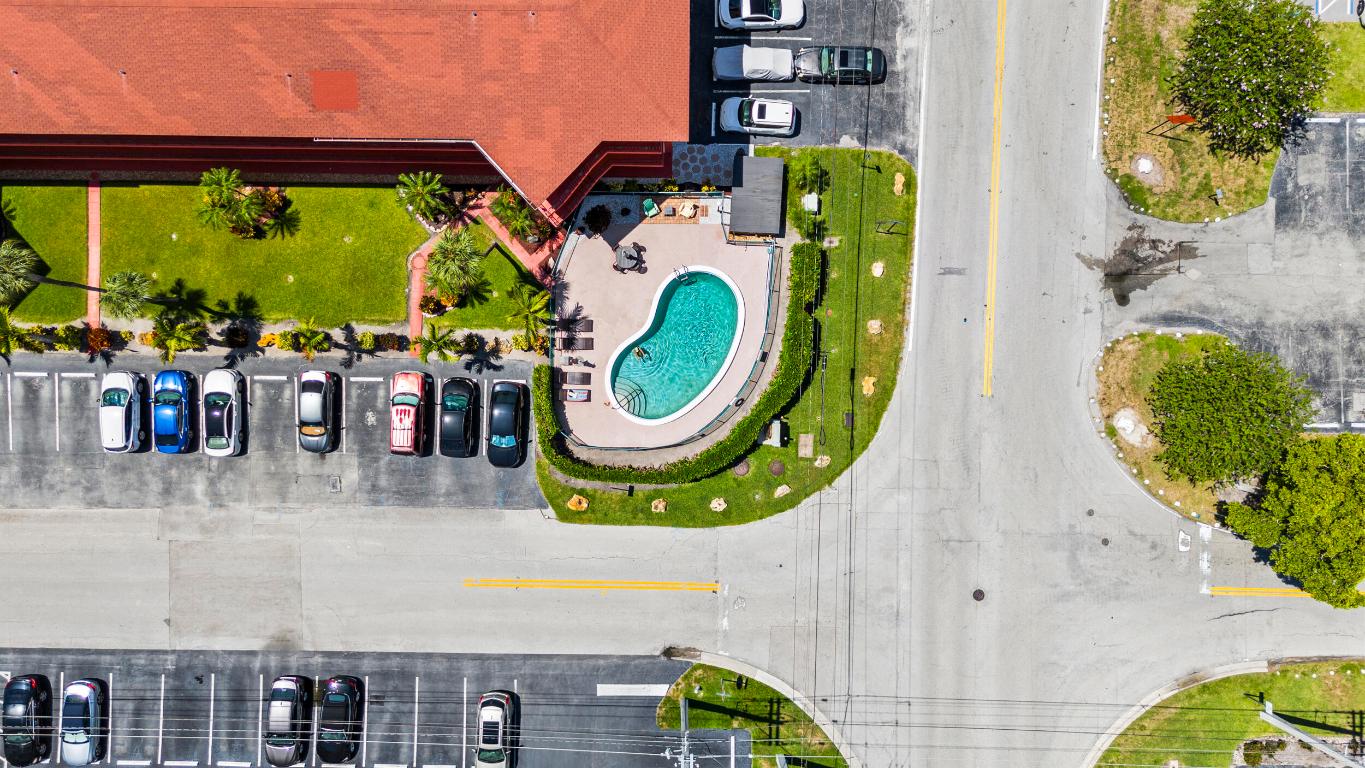 5050 Bayview Drive 9