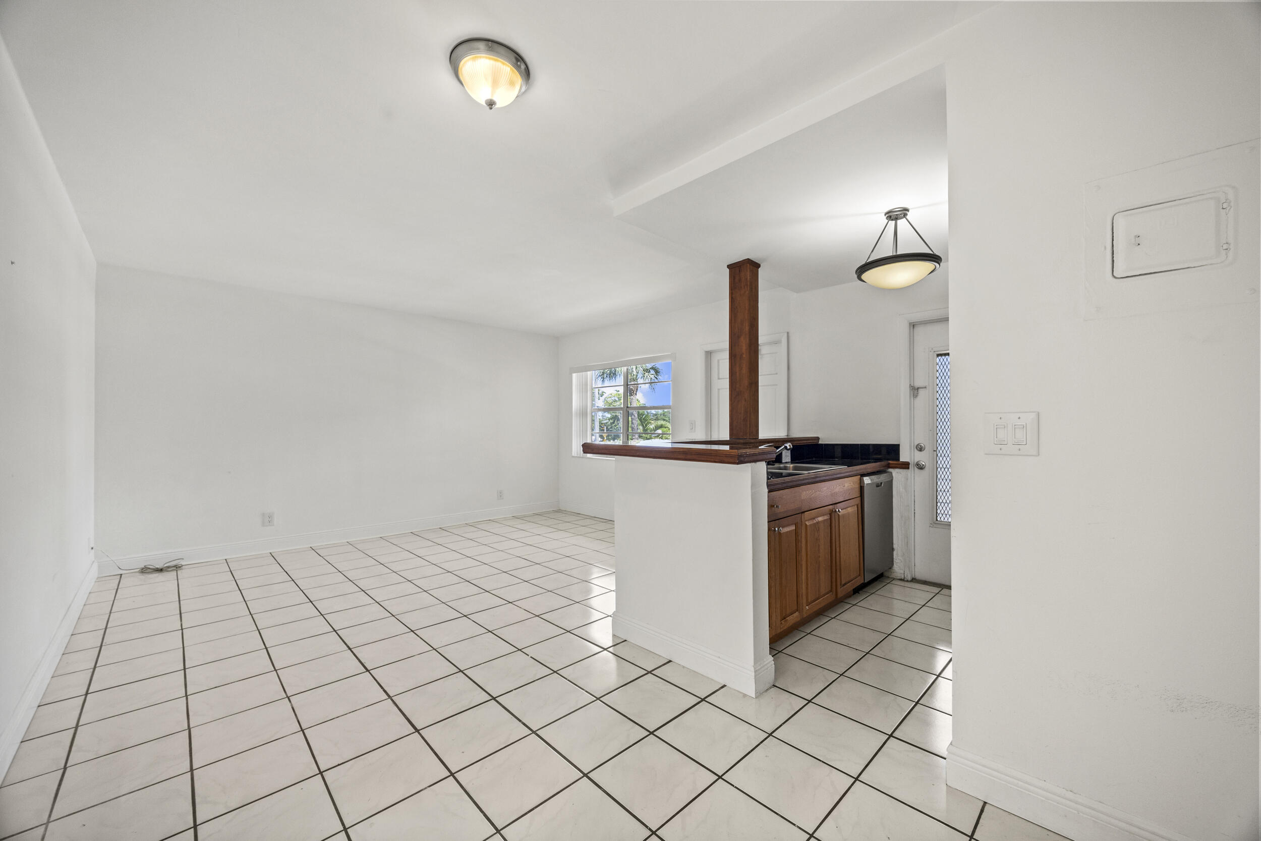 5050 Bayview Drive 9