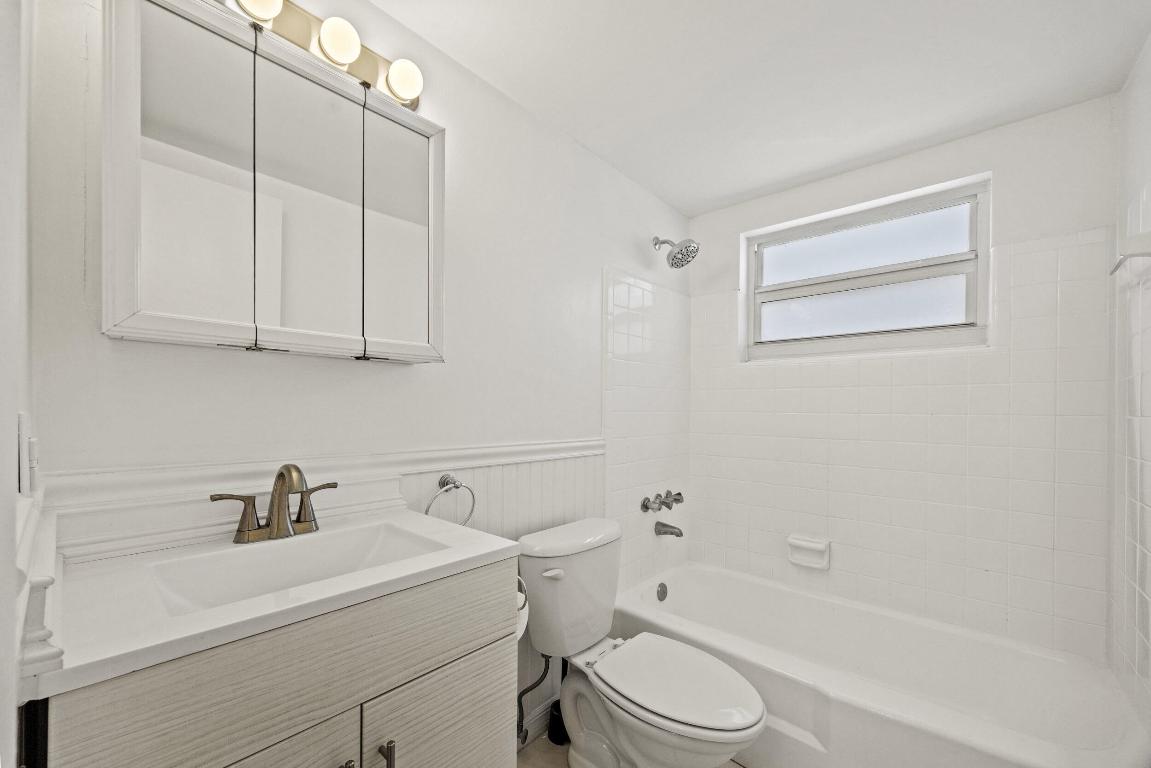 5050 Bayview Drive 9