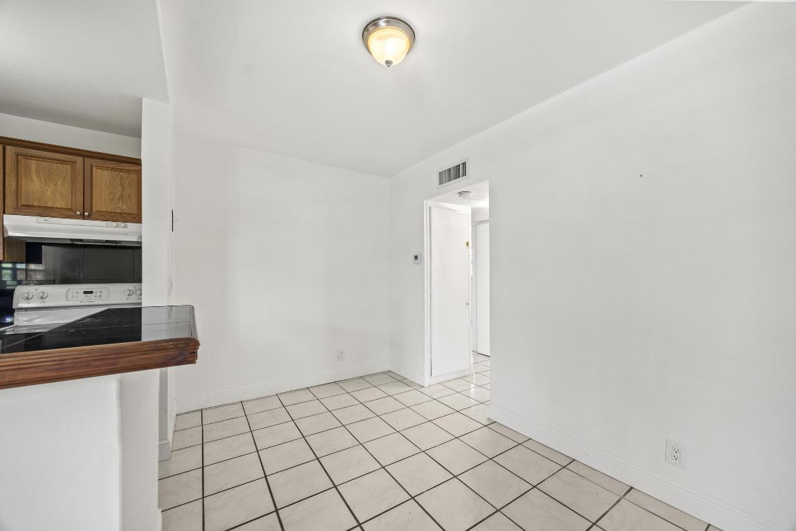 5050 Bayview Drive 9