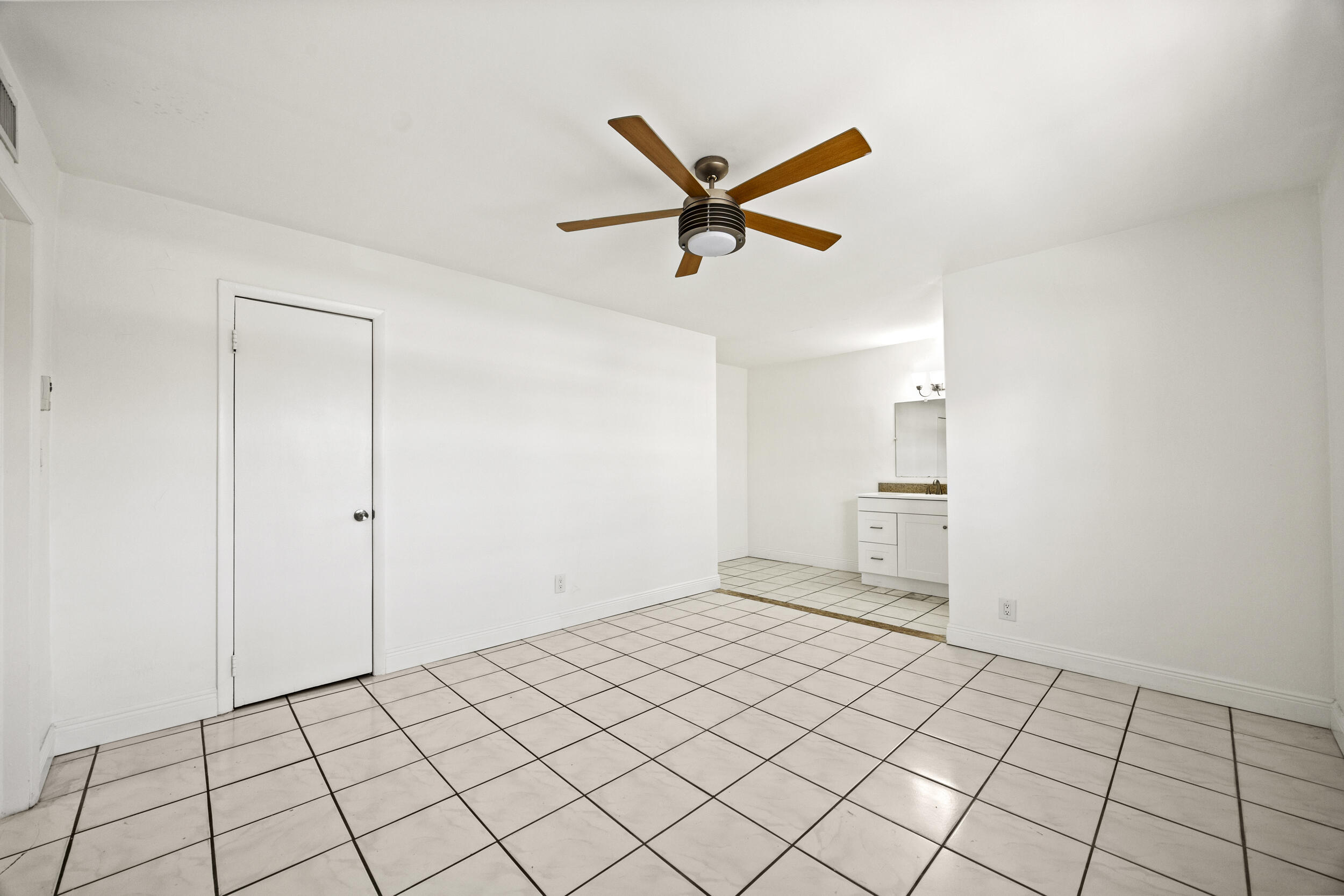5050 Bayview Drive 9
