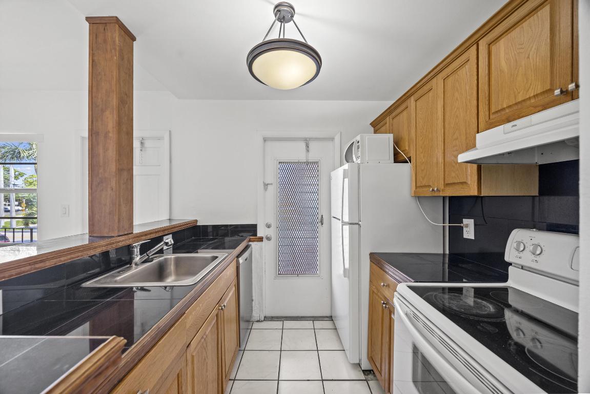 5050 Bayview Drive 9