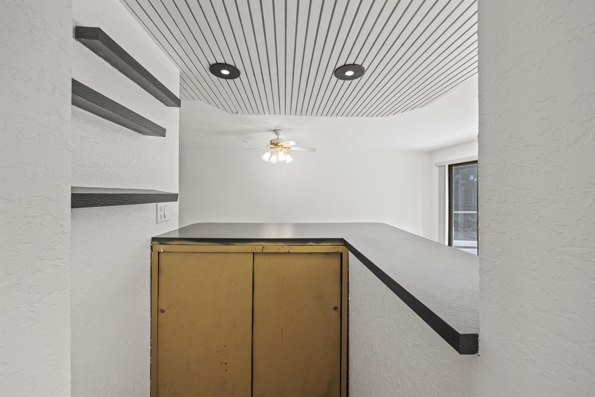 9713 N New River Canal Road 304