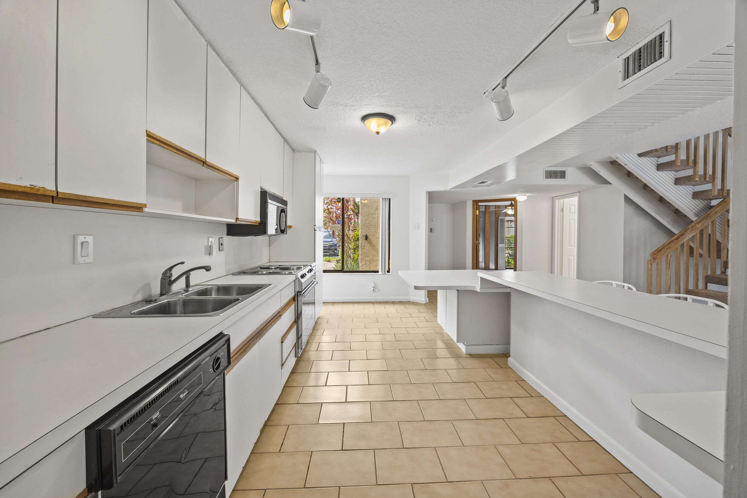 9713 N New River Canal Road 304