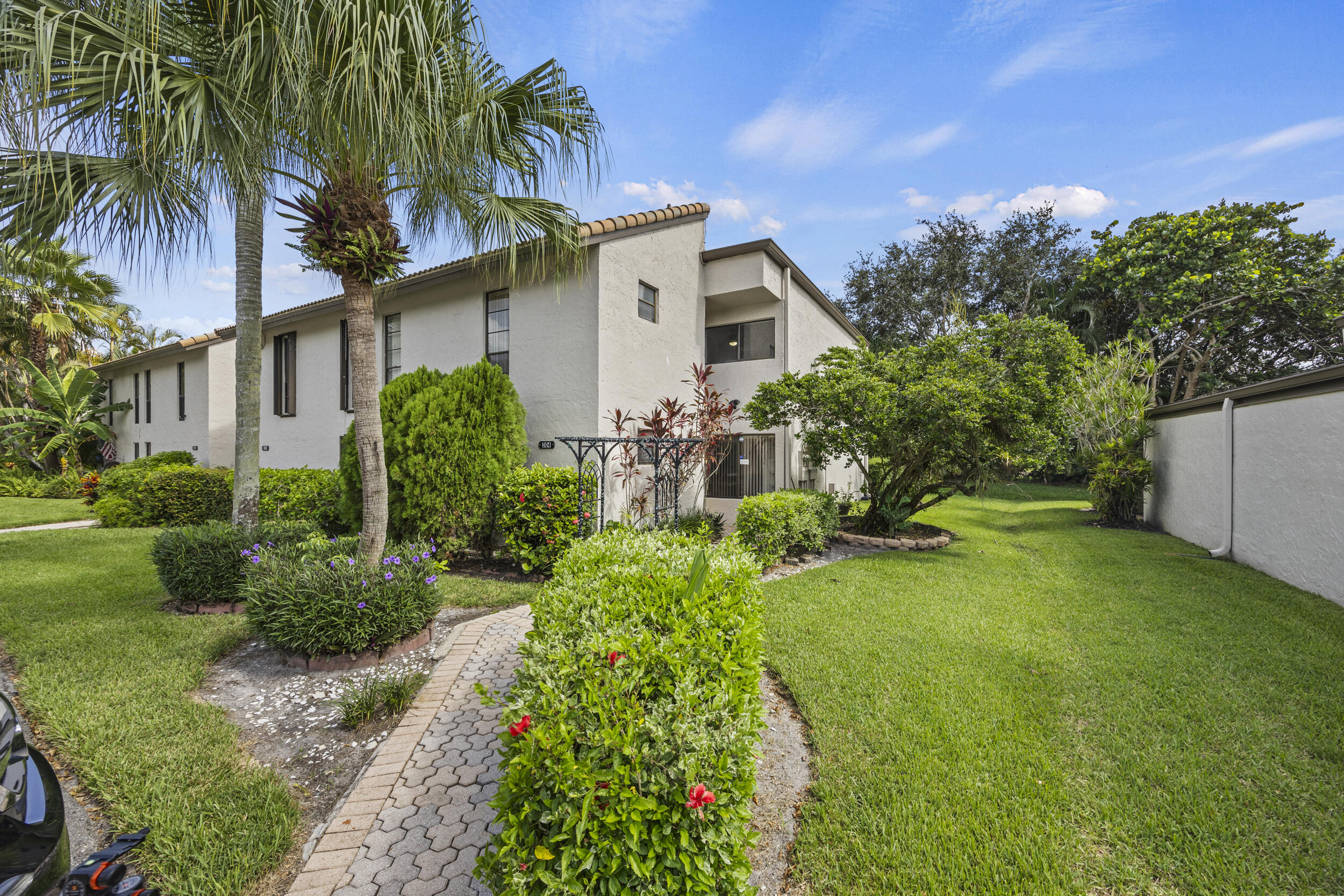 9713 N New River Canal Road 304