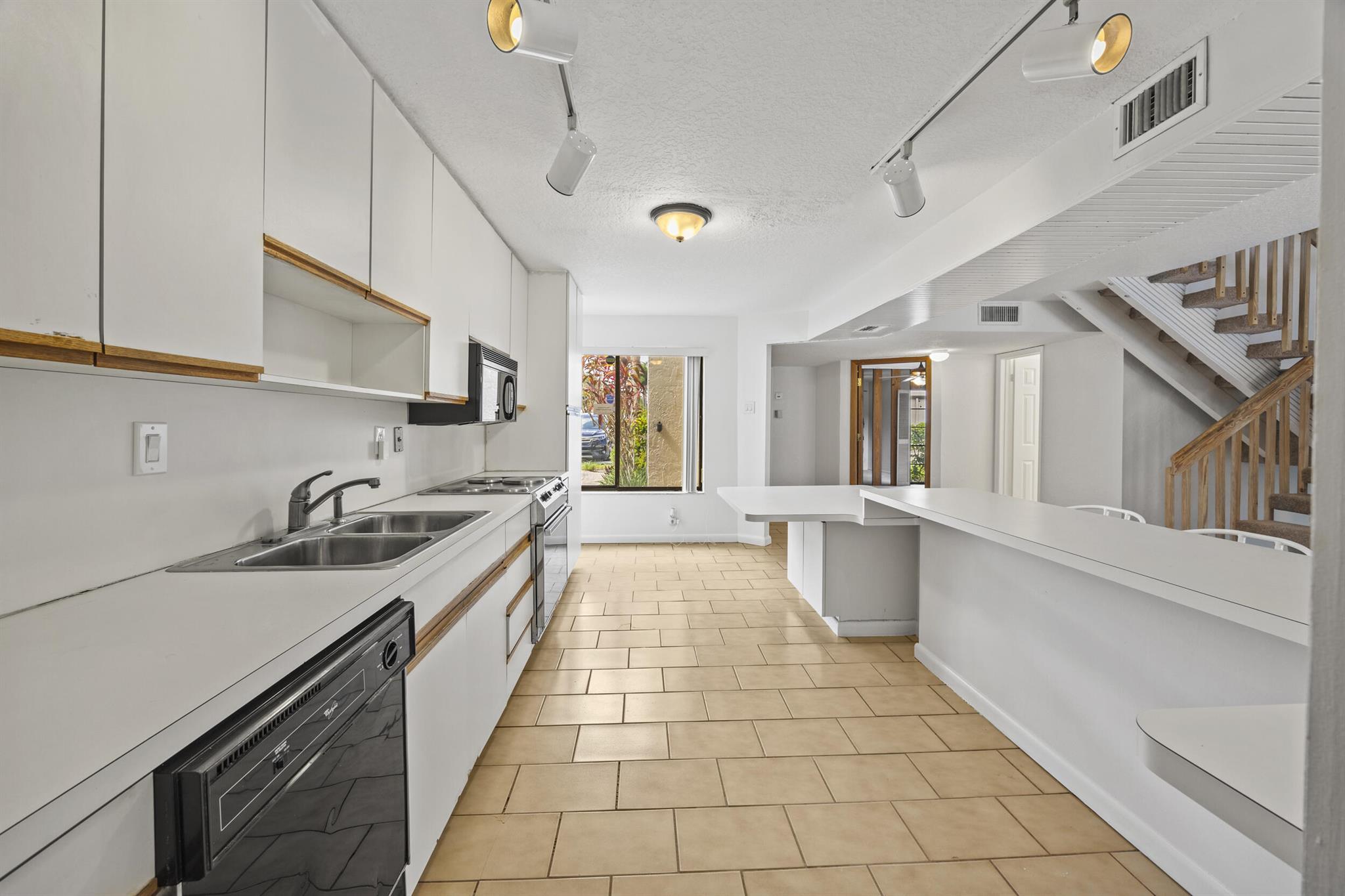 9713 N New River Canal Road 304