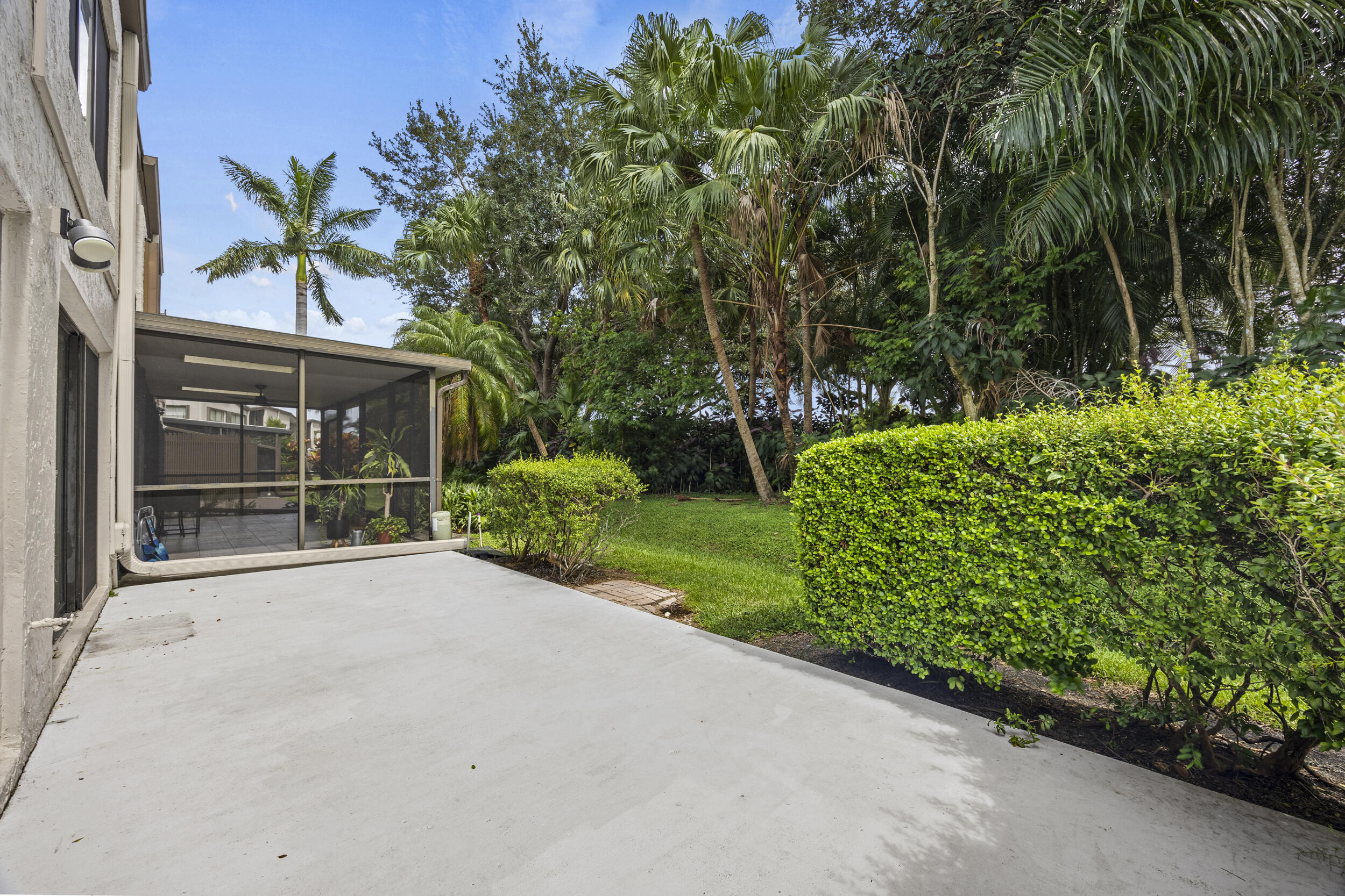 9713 N New River Canal Road 304