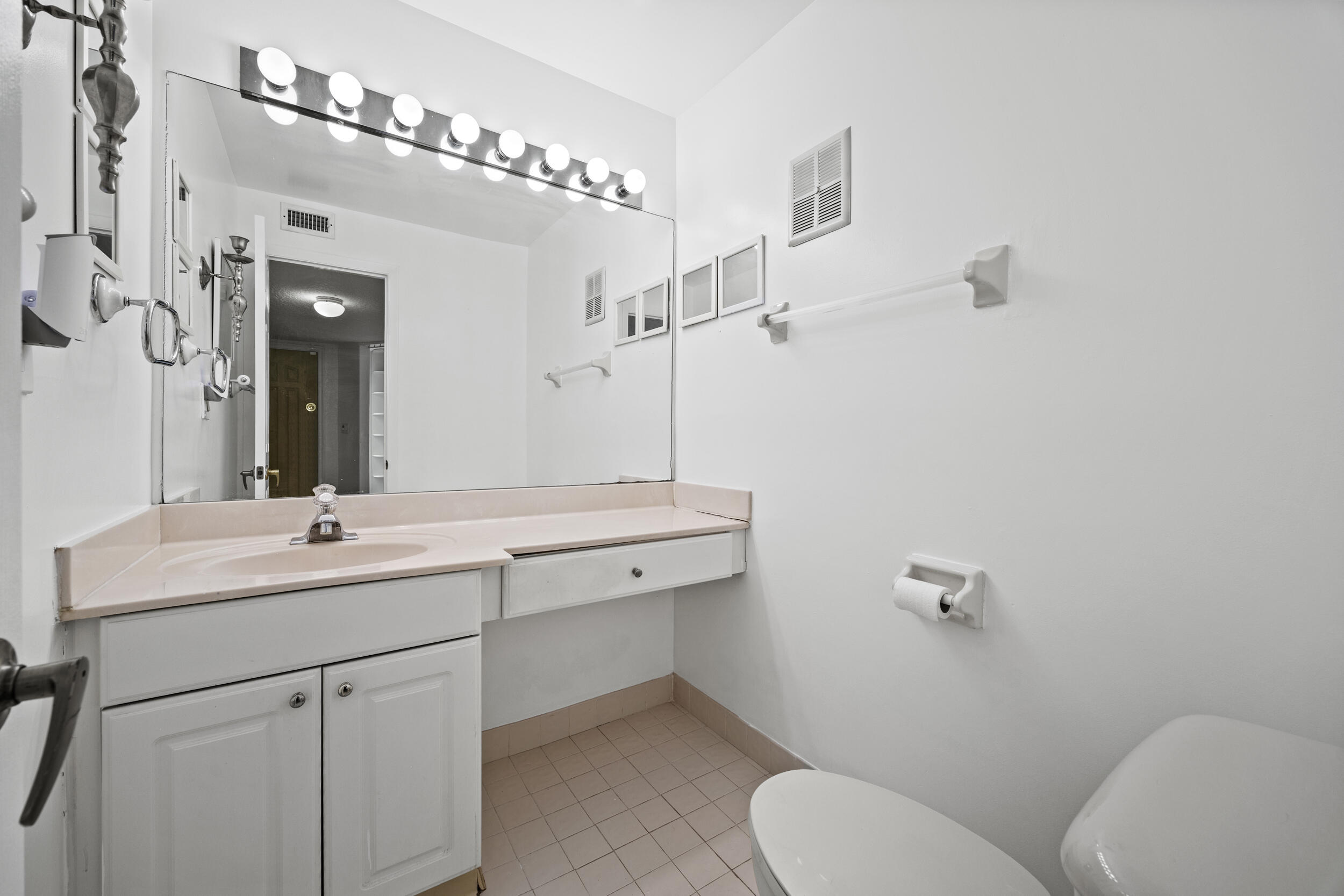 9713 N New River Canal Road 304