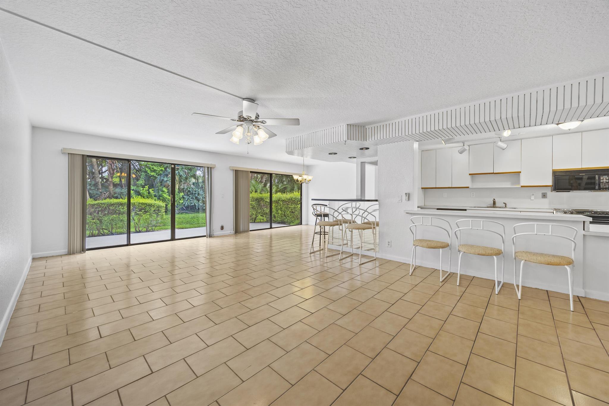 9713 N New River Canal Road 304