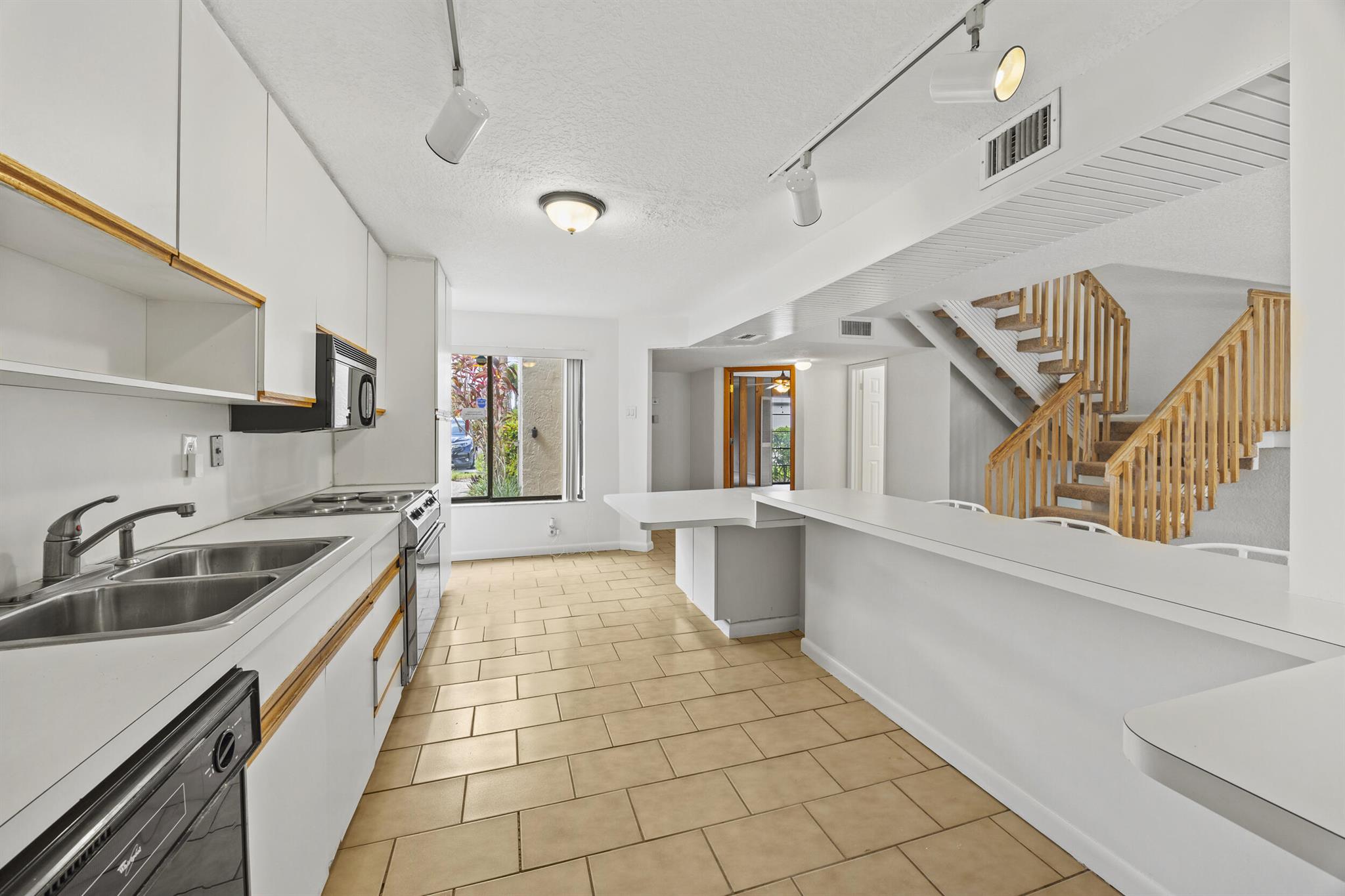 9713 N New River Canal Road 304